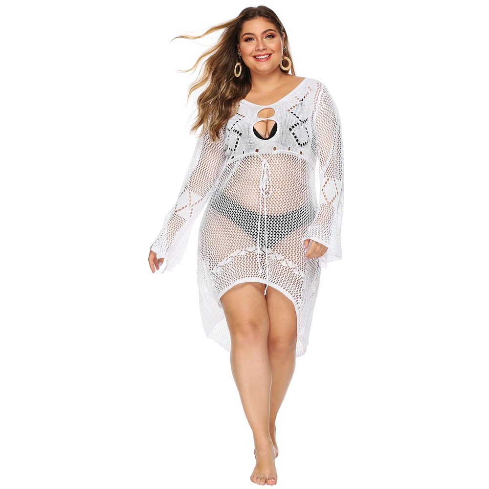 Женское вязаное пляжное платье бежевое большого размера с расклешенным рукавом