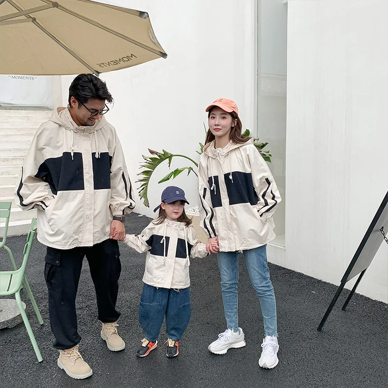 

Autumn A couple and their childs fashion patchwork hooded jacekts family leters printing parent-child outfit