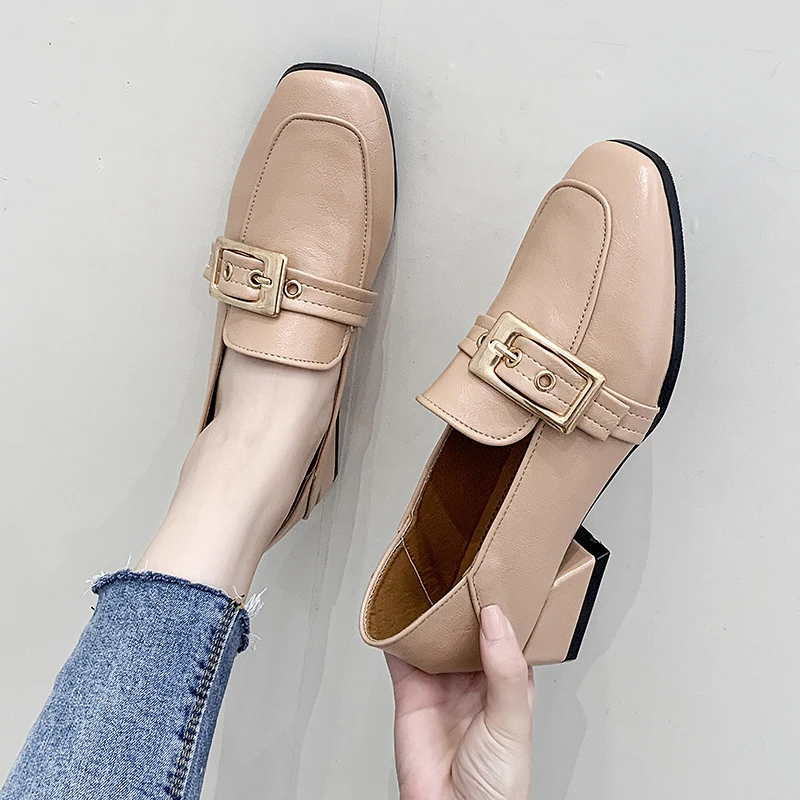 Модные женские черные мокасины с пряжкой из искусственной кожи лоферы на плоской
