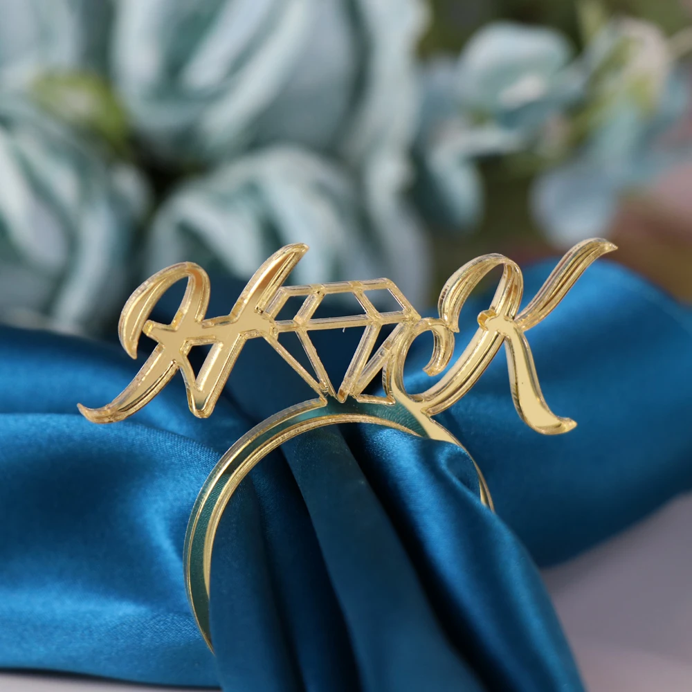 Персонализированный стол в форме сердца с цветным деревянным кольцом для