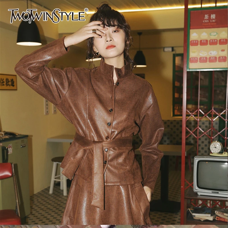 Женское двубортное пальто TWOTWINSTYLE с воротником-стойкой и длинным рукавом из