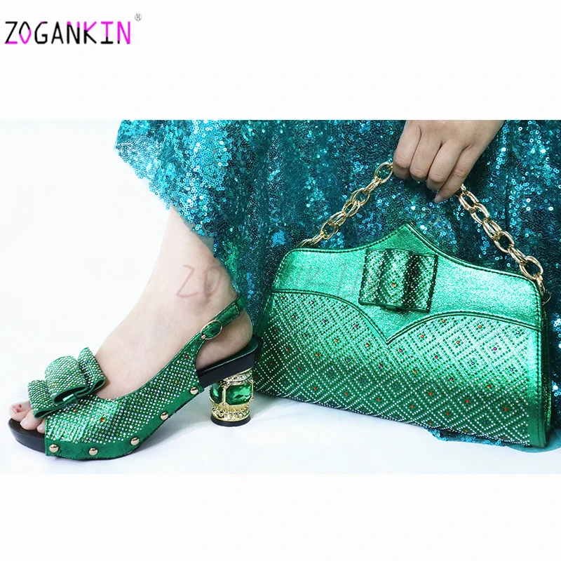 

Туфли и сумочка в итальянском стиле зеленого цвета В Выдержанном стиле, удобные женские туфли на каблуке и сумочка в африканском стиле с бле...