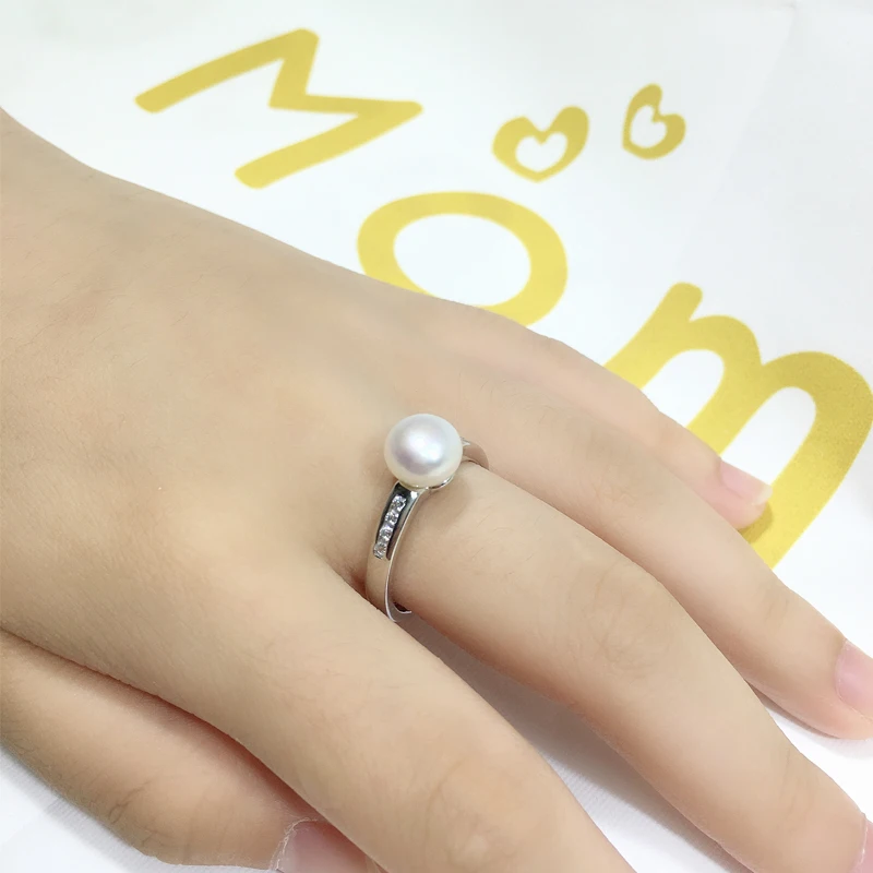 Женское кольцо из серебра 2021 пробы с натуральным пресноводным жемчугом |
