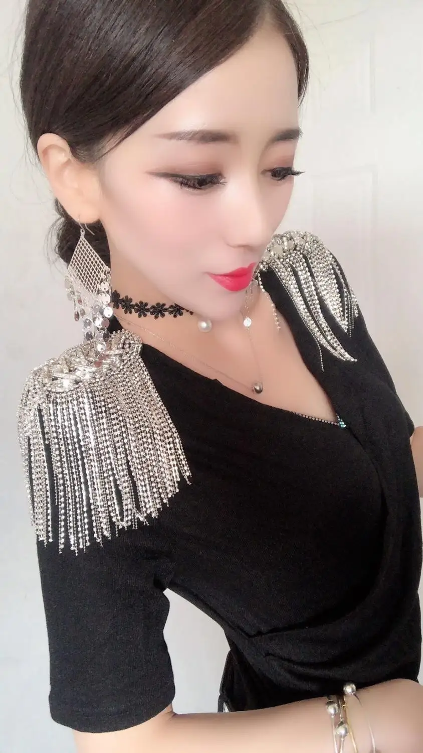 Эполет с кристаллами и длинными кисточками наплечная подушка ручной работы