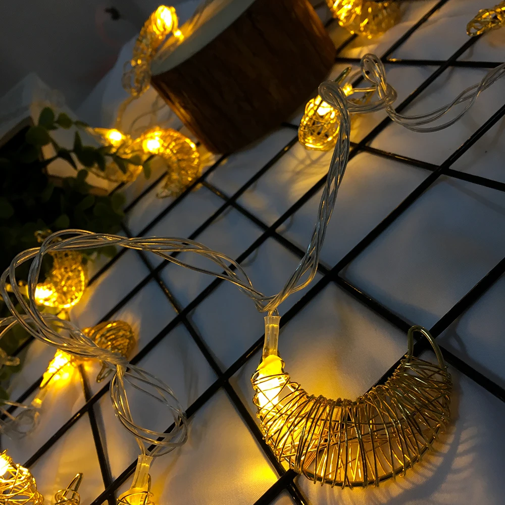 

String Lights 13ft 20 LED Big Golden Metal Moon Fairy Lights Connectable with Tail Plug Novelty Decorations for Halloween Party