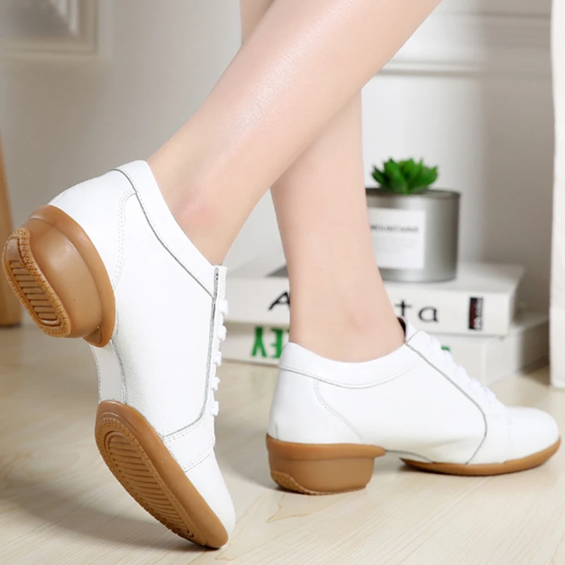 Туфли женские из натурального спилка без застежек круглый носок на платформе