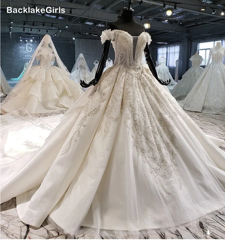 Свадебные платья с короткими рукавами открытыми плечами v-образным вырезом