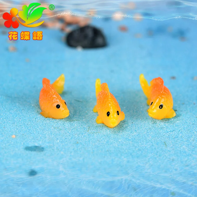 Мини Золотая белая трава карп рыба золотая рыбка модель маленькая фигурка