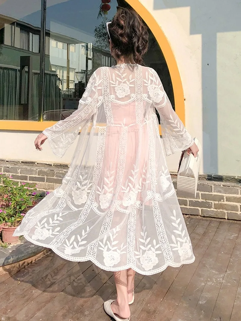 

2020 New Women Lace Blouses Elegant Beach Loose And Long Style Shirts Ladies Floral Fashion cardigan Female sunscreen Shirts