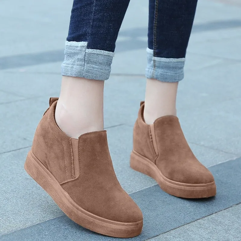 Замшевые женские кроссовки коллекция 2019 года дышащая обувь на танкетке из