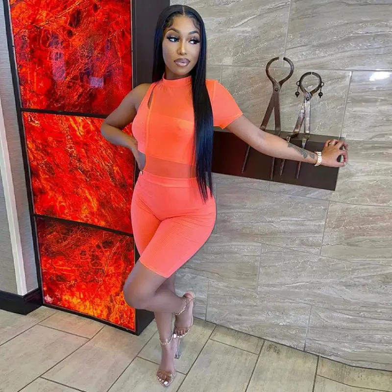 Костюм из 2 предметов в европейском стиле с красивыми шортами и коротким рукавом