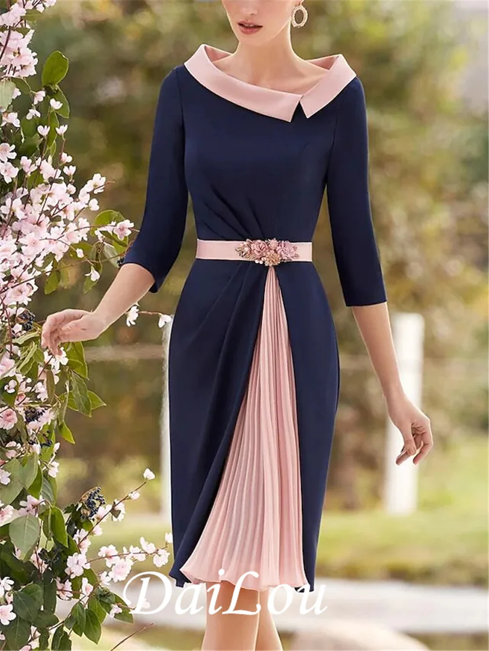 

Sheath / Column Mother of the Bride Dress Elegant Jewel Neck Knee Length With Pleats Crystal Brooch Color Block 2021