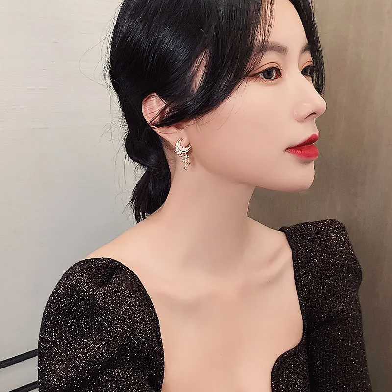 

2021 New Arrival Trendy Acrylic Moon Dangle Earrings For Women Temperament Fashion Geometric Gold Color Metal Party Pendiente