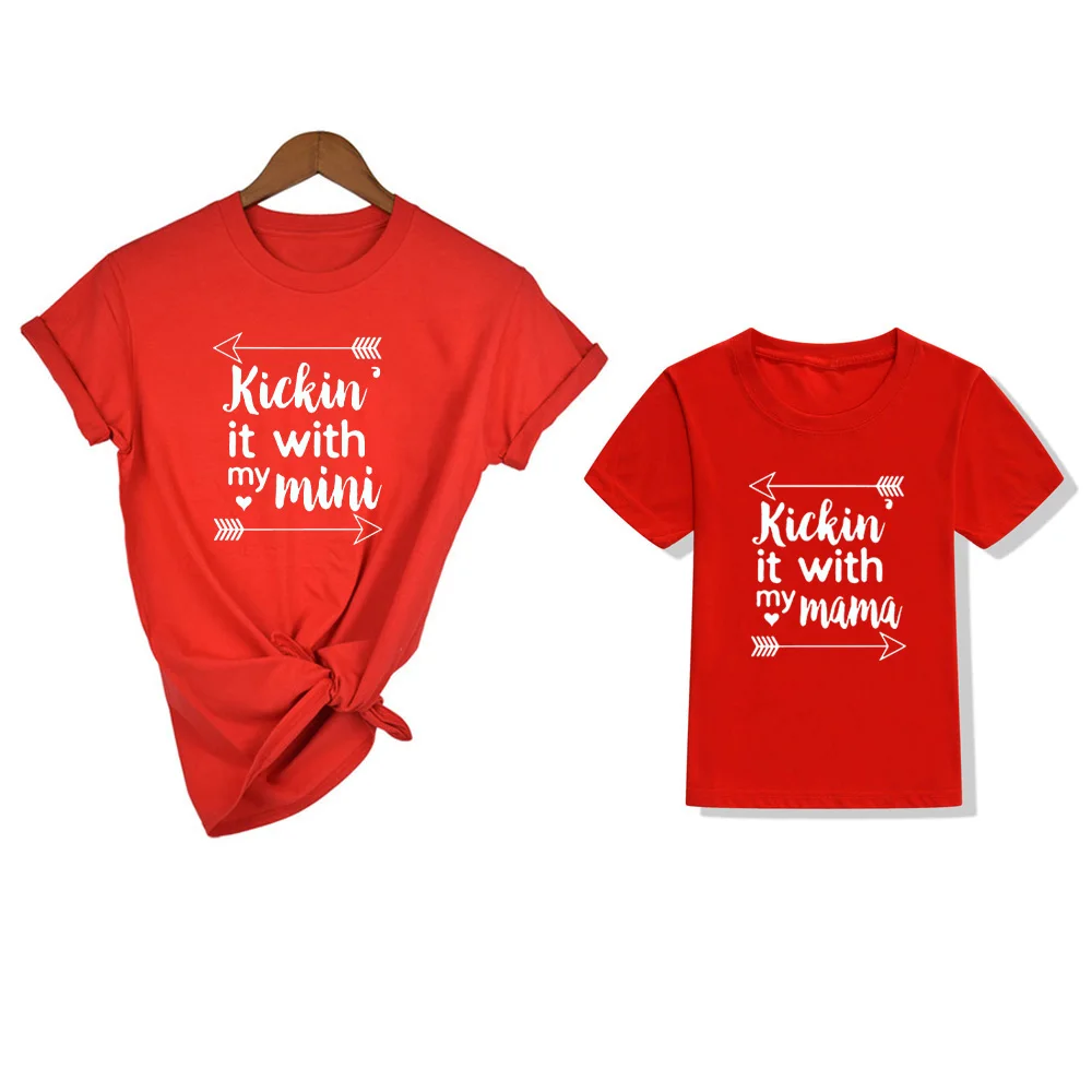 Kickin' It with My Mini/Одежда для мамы и дочки одинаковая футболка для мамы и дочки и сына летняя черная футболка с короткими рукавами