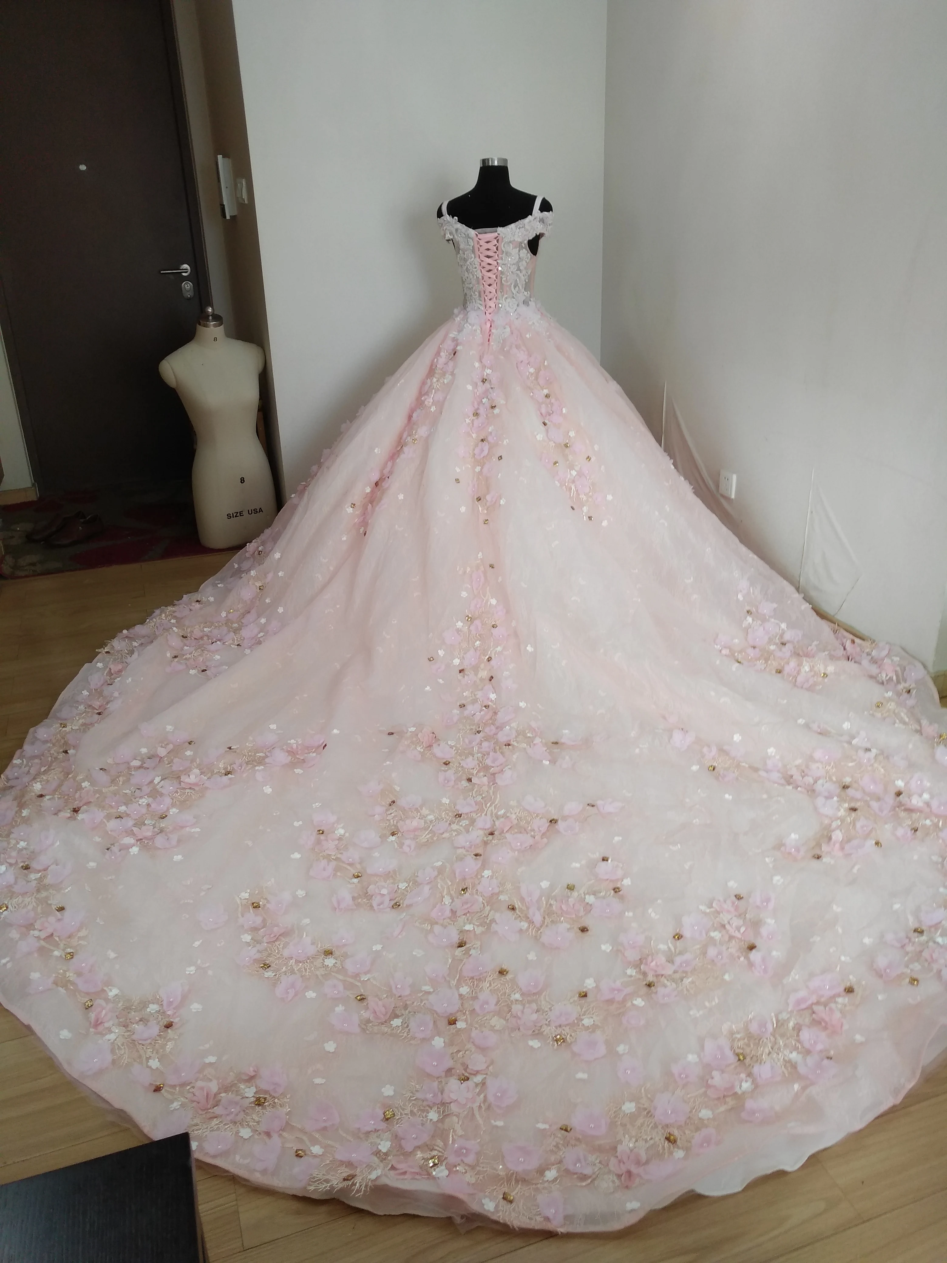 2017 бальное платье с цветами свадебное кружевной аппликацией и бисером винтажное