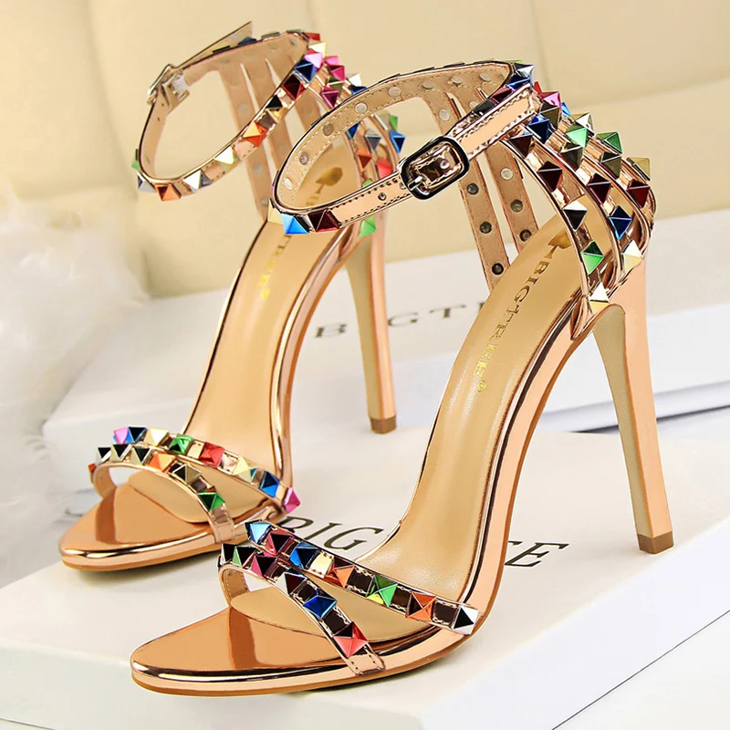 Женские туфли на высоком каблуке 11 см босоножки платформе с заклепками свадебные