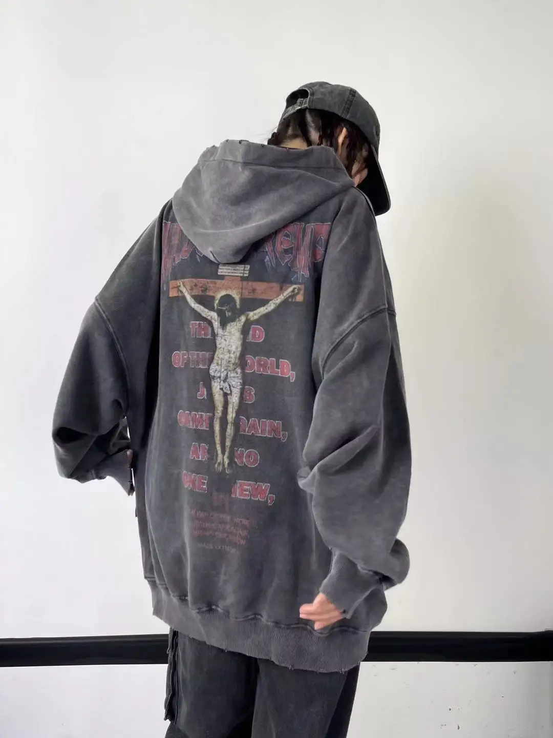 

Hoodies & Sweatshirts