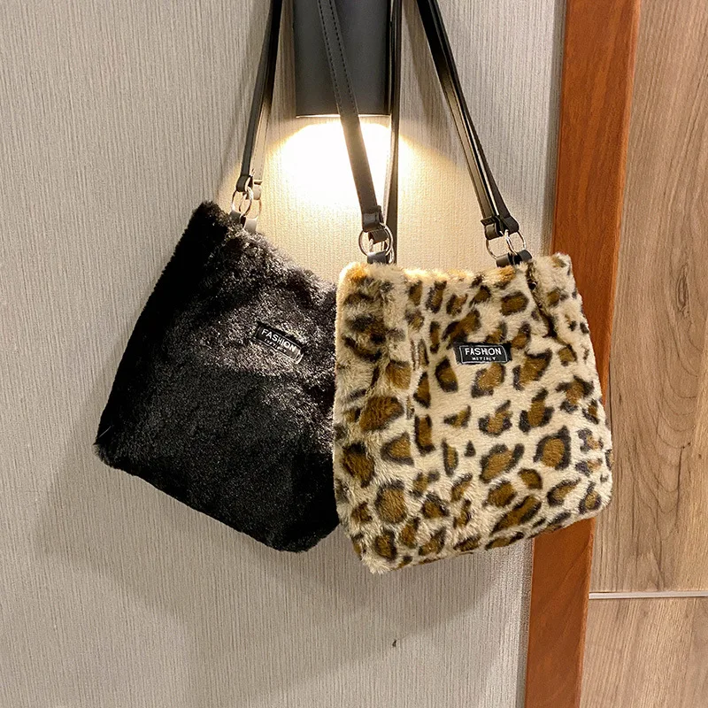 

Winter Fashion Ladies Small Shoulder Bag Simple Soft Faux Fur Women Plush Purse Handbags Leopard Pattern Cool Girl Underarm Bags