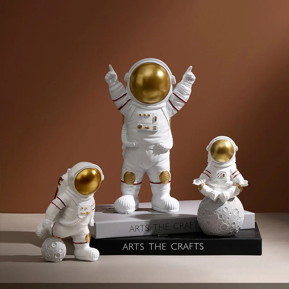 

1pcs Space Astronaut Birthday Decorations Nordic Astronaut Ornaments Resin Sculpture Modern Miniatures Home Decor Silver Victory