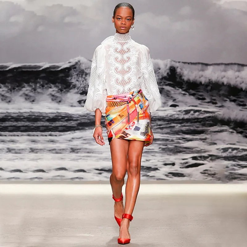 Блузка женская кружевная с вырезом воротником-стойкой и рукавами-фонариками |