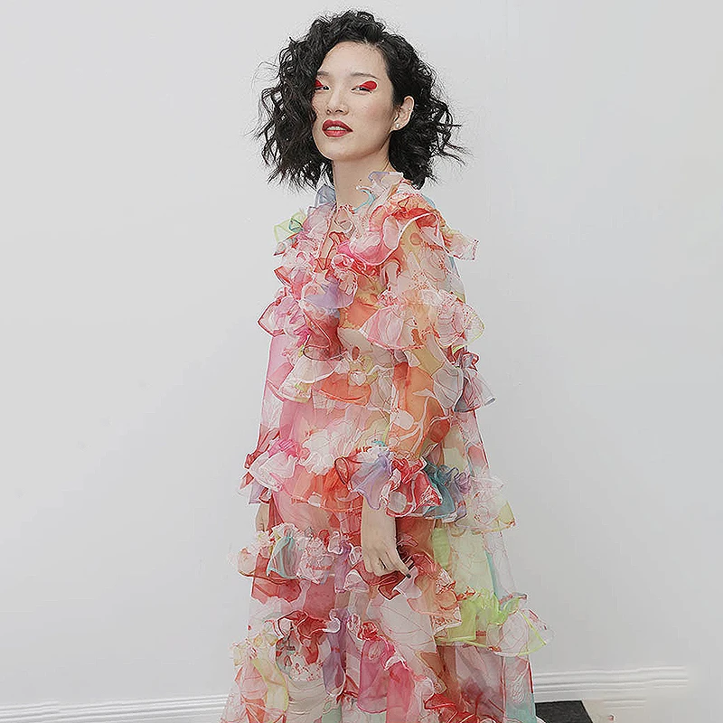 Платье с оборками TWOTWINSTYLE весеннее платье v образным вырезом и длинным рукавом