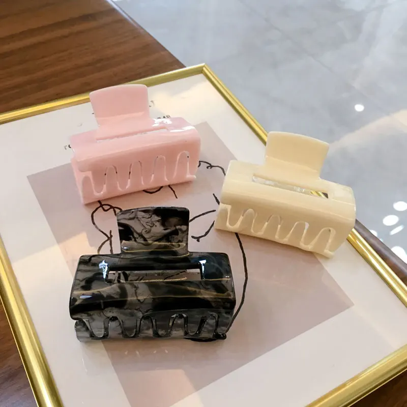 

Korean Leopard Acrylic Women Hair Claws Crab Clamps Charm Solid Color Lady Hair Clips Retro Make up Hairdress Hair Styling Tool