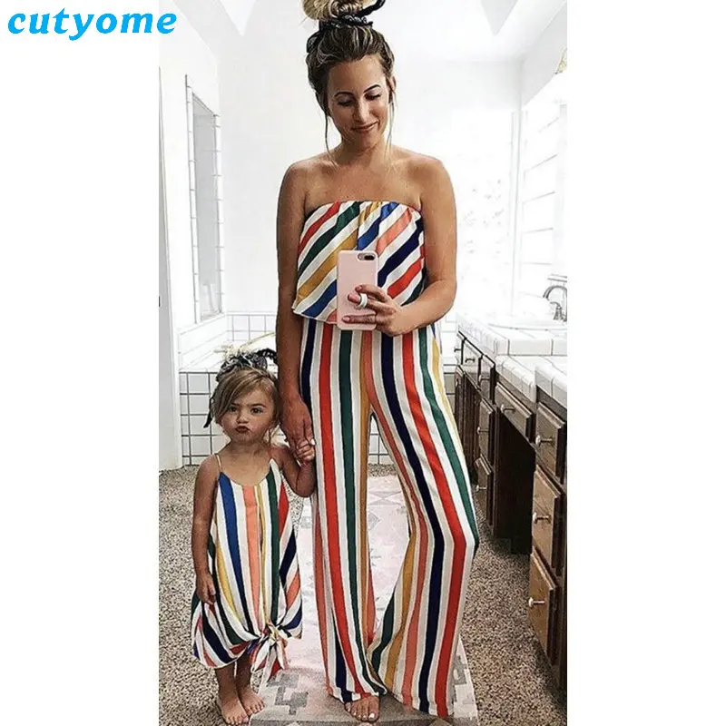 Одинаковые комплекты одежды для мамы и дочки Комбинезоны в полоску Платье без
