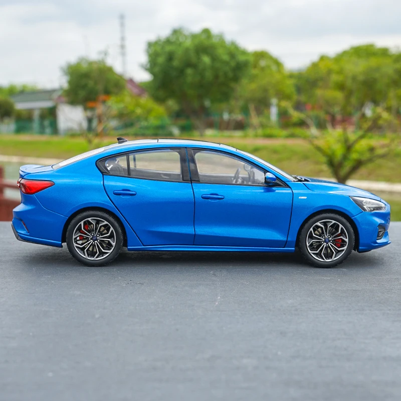 Оригинальная модель автомобиля FORD в масштабе 1:18 новая FOCUS 2020 подарок для