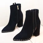 Новинка; Сезон осень; Однотонные черные женские туфли с острым носком на высоком квадратном каблуке; Женские ботильоны; Женская обувь; H0113