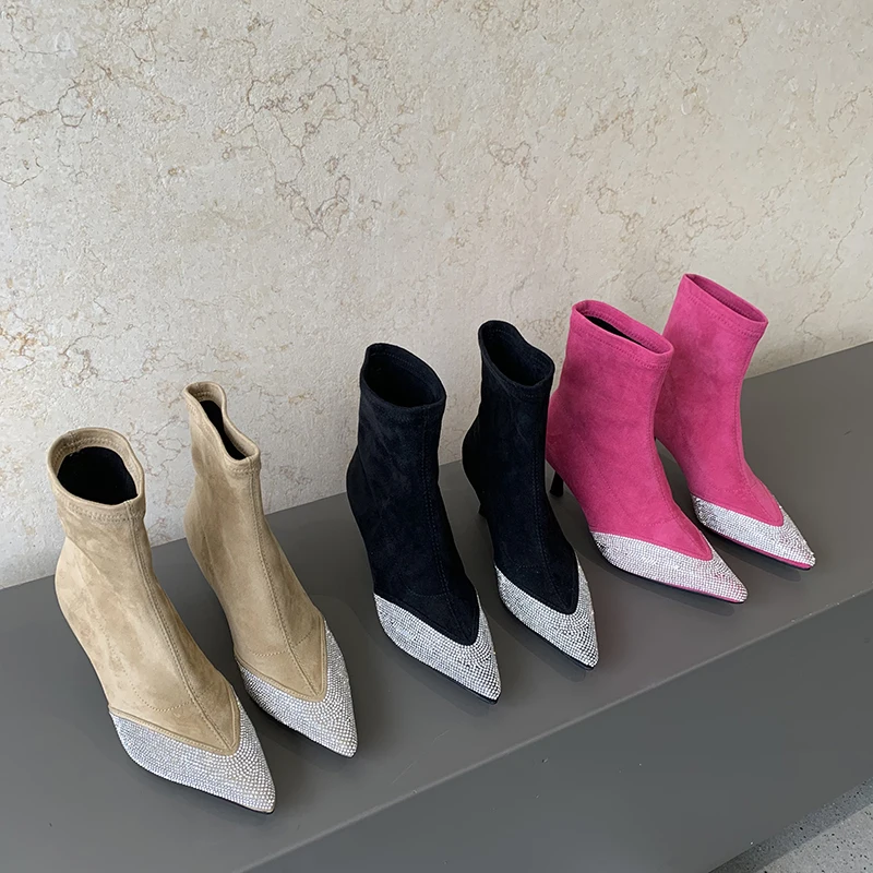 

Женские эластичные ботинки из флока с острым носком Стразы дизайнерская зимняя обувь на тонком высоком каблуке с молнией сзади розовые чер...