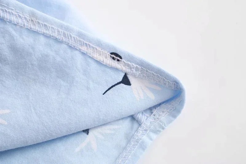 

Summer Korean Slim Fit Little Daisy Print Chest Butterfly Dewy Navel Short Sleeve Tees Show Belly Shirt Crop Tops