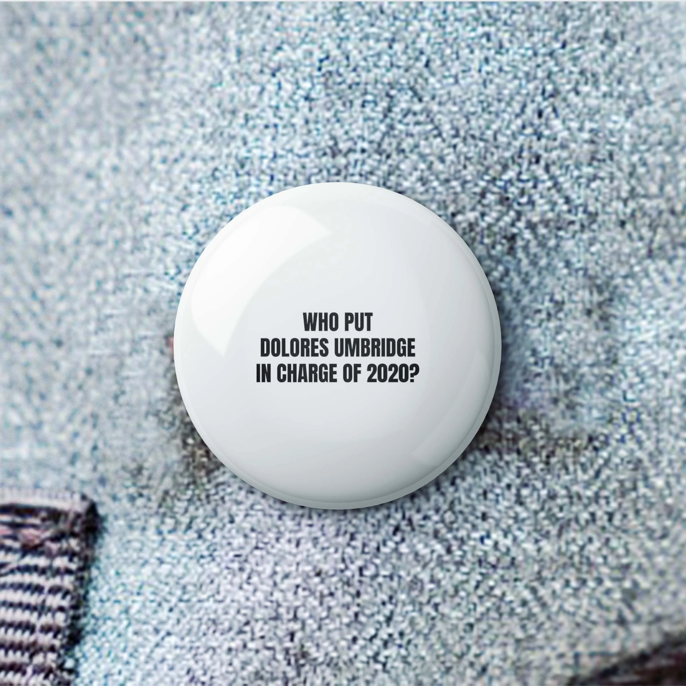 

In Between Soft Enamel Pin Gift Brooch Jewelry Funny Metal Cute Creative Collar Badge Lover Cartoon Clothes Lapel Pin Women