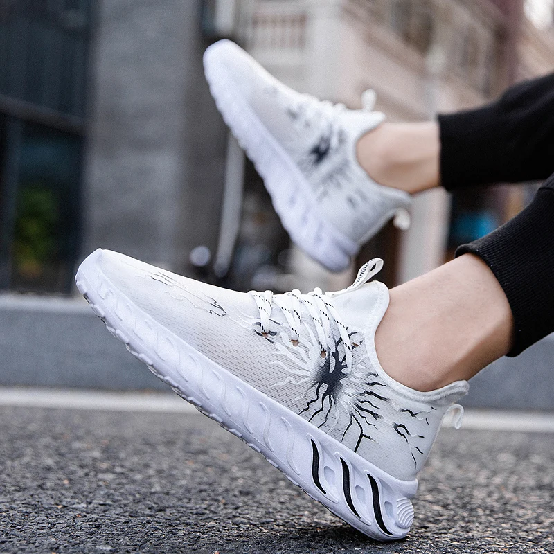 

2021 Summer Men's Lightweight Breathable Icy Mesh Sneakers Youth Fashion Comfortable Outdoor Casual Shoes Men's Trend Shoes