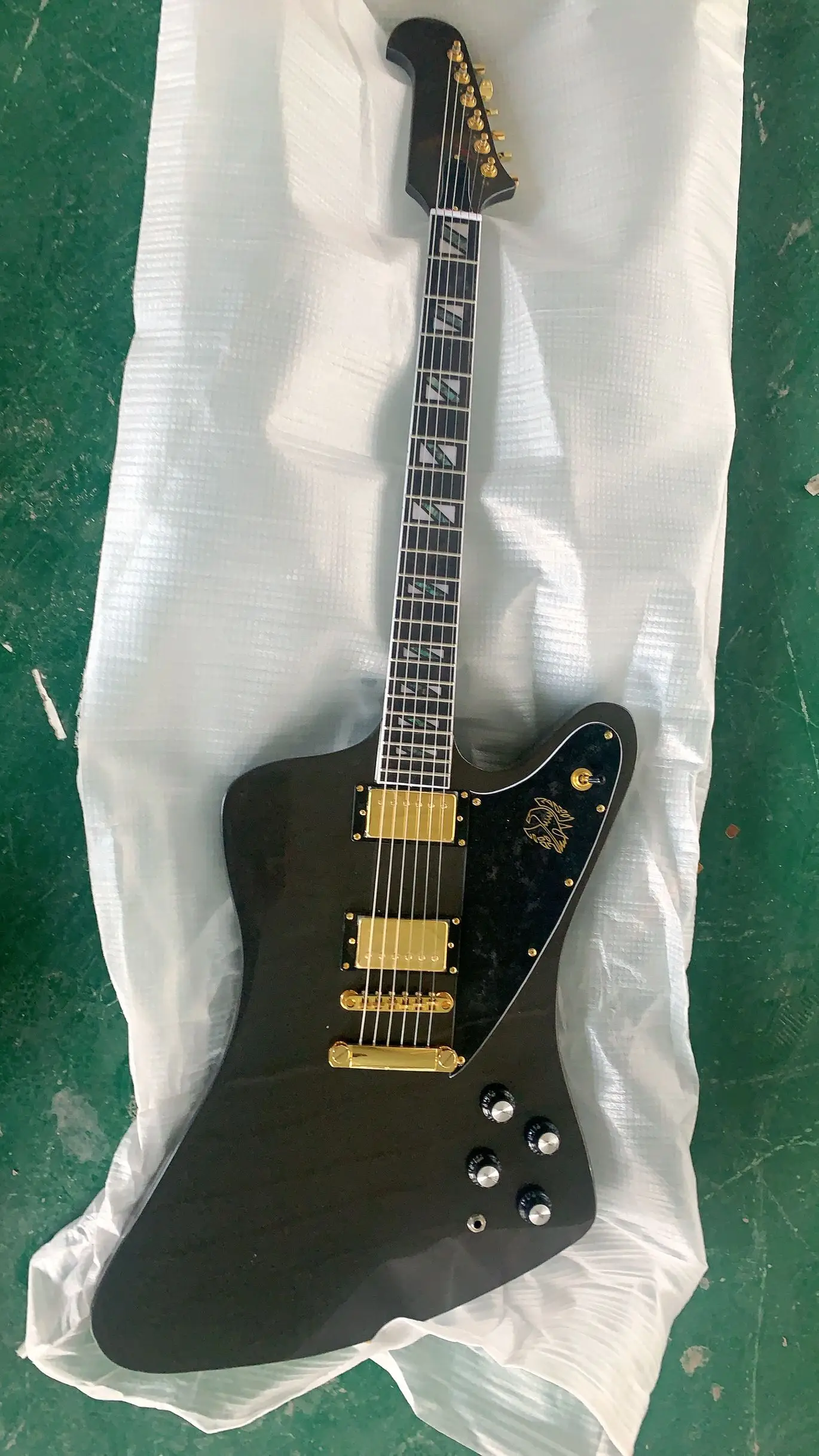 Новое поступление изготовленная на заказ электрическая гитара Firebird лучшего