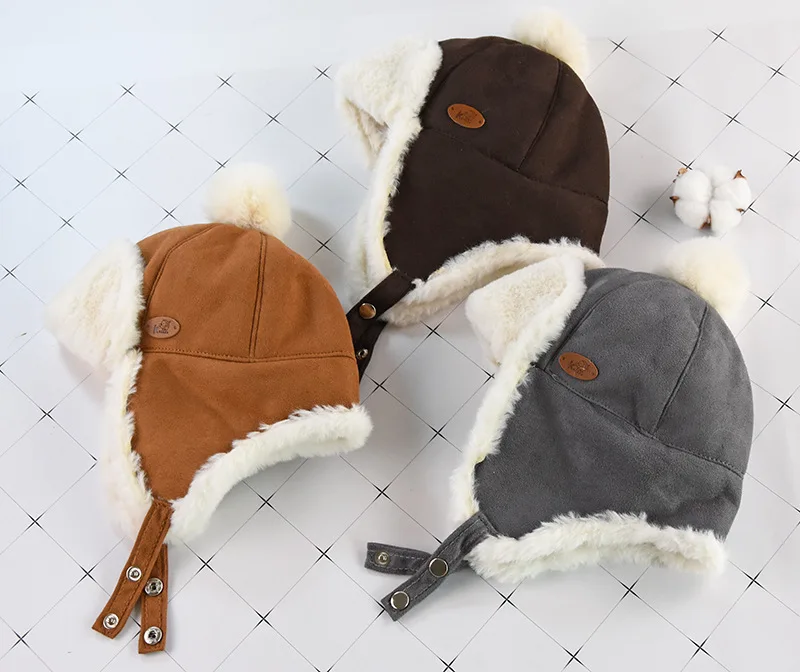 Шапки для маленьких мальчиков и девочек, осенне-зимние Бархатные наушники, детские шапки Lei Feng, Детские Меховые помпоны из овечьей шерсти, кашемировые теплые шапки, детские вязаные шапки