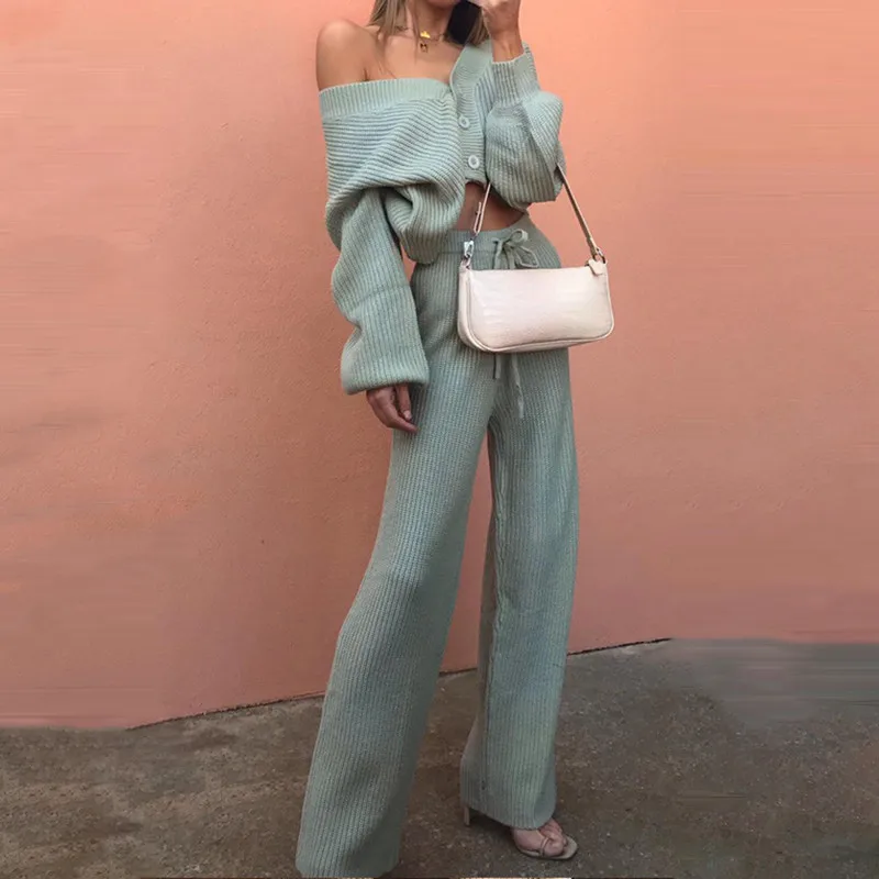 Женский вязаный кардиган с V-образным вырезом на шнуровке |