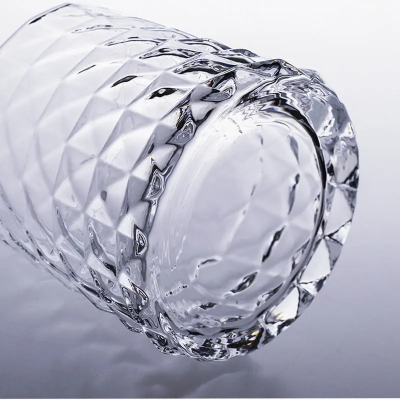 Призматический стакан в скандинавском стиле с рисунком призмы для виски