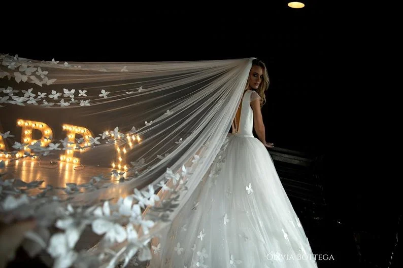 2020 новый дизайн бабочки линии Свадебные платья с коротким рукавом глубокий