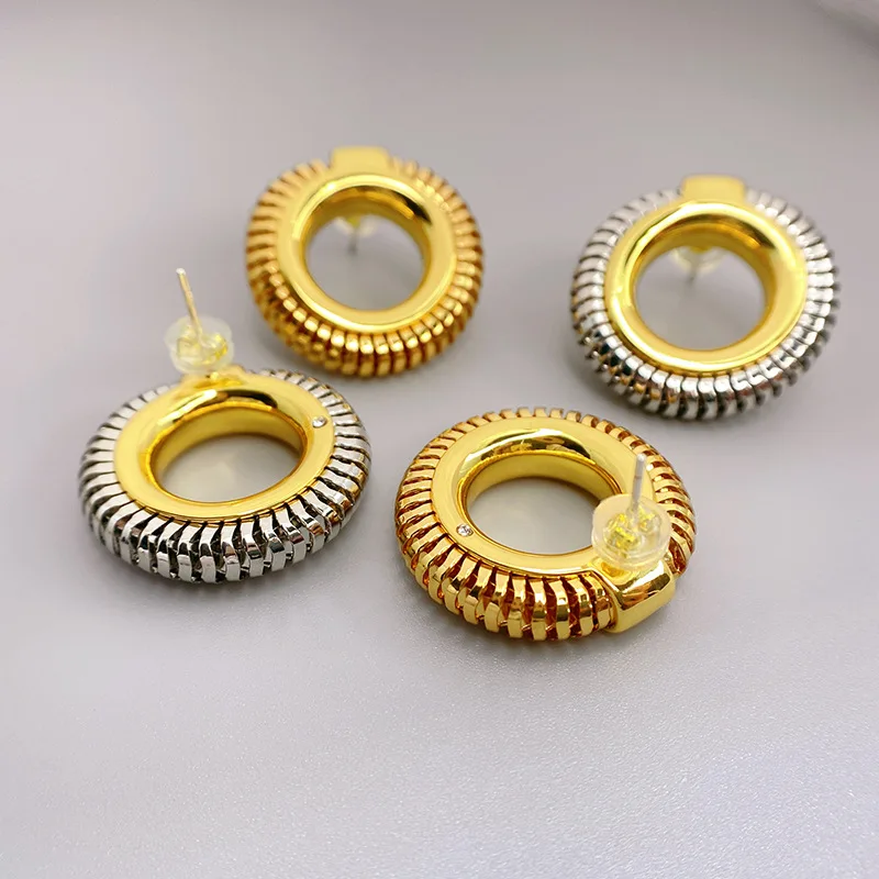 

European and American new metal texture double color matching personalized ring earrings hollow earrings women