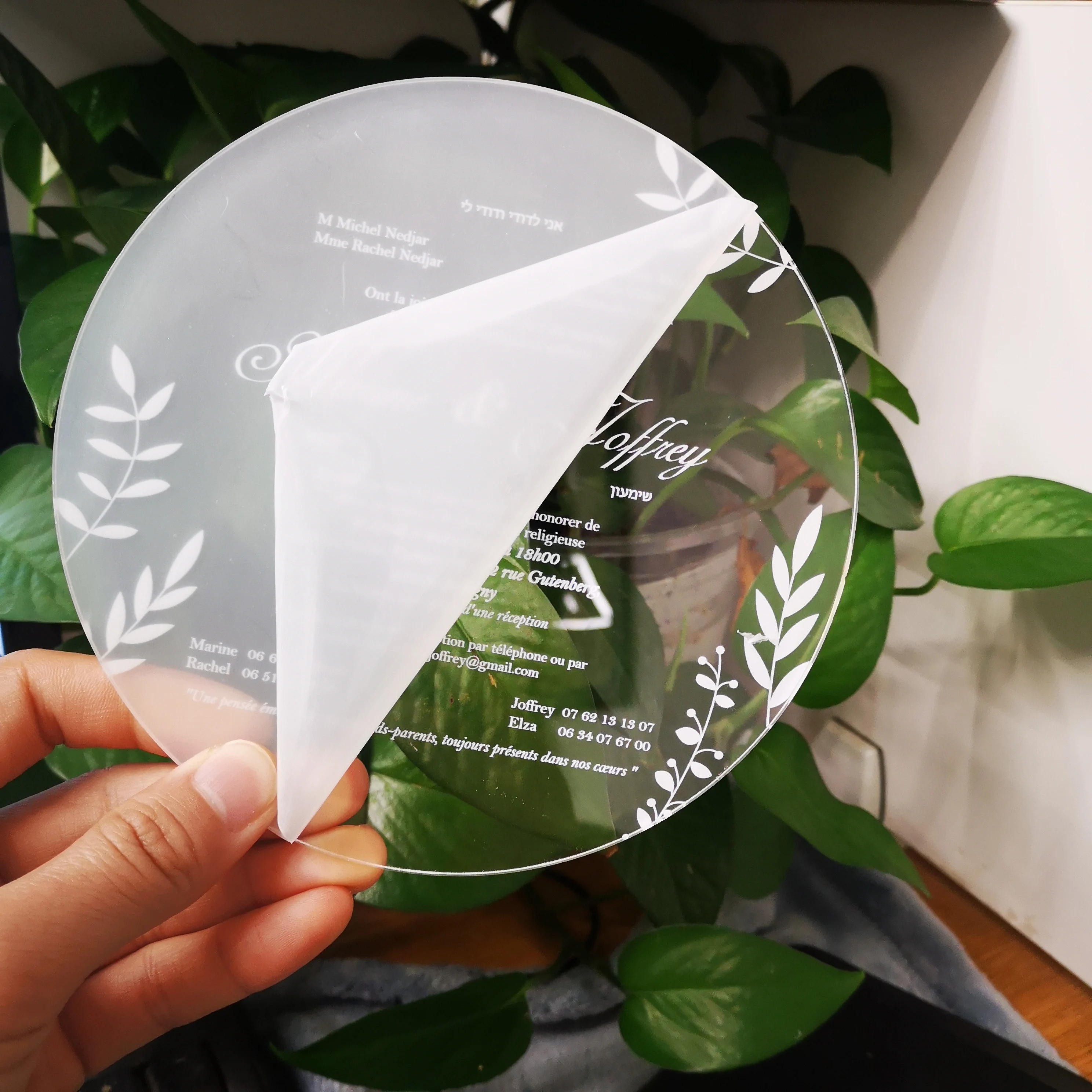 عالية الجودة الأشعة فوق البنفسجية الطباعة صديقة للبيئة الأحبار البيضاء شكل دائري بطاقة الاكريليك مع شعار الطباعة ظرف ورقي vellum