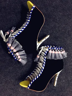 

Femmes Bottes/летние женские ботильоны на высоком каблуке; Замшевые кожаные римские сандалии с бахромой; Обувь на шнуровке с открытым носком; Женские ботинки