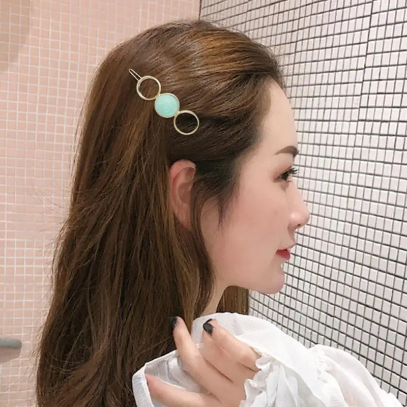 Темпераментная боковая клипса пятиконечная звезда круглая челка сломанная