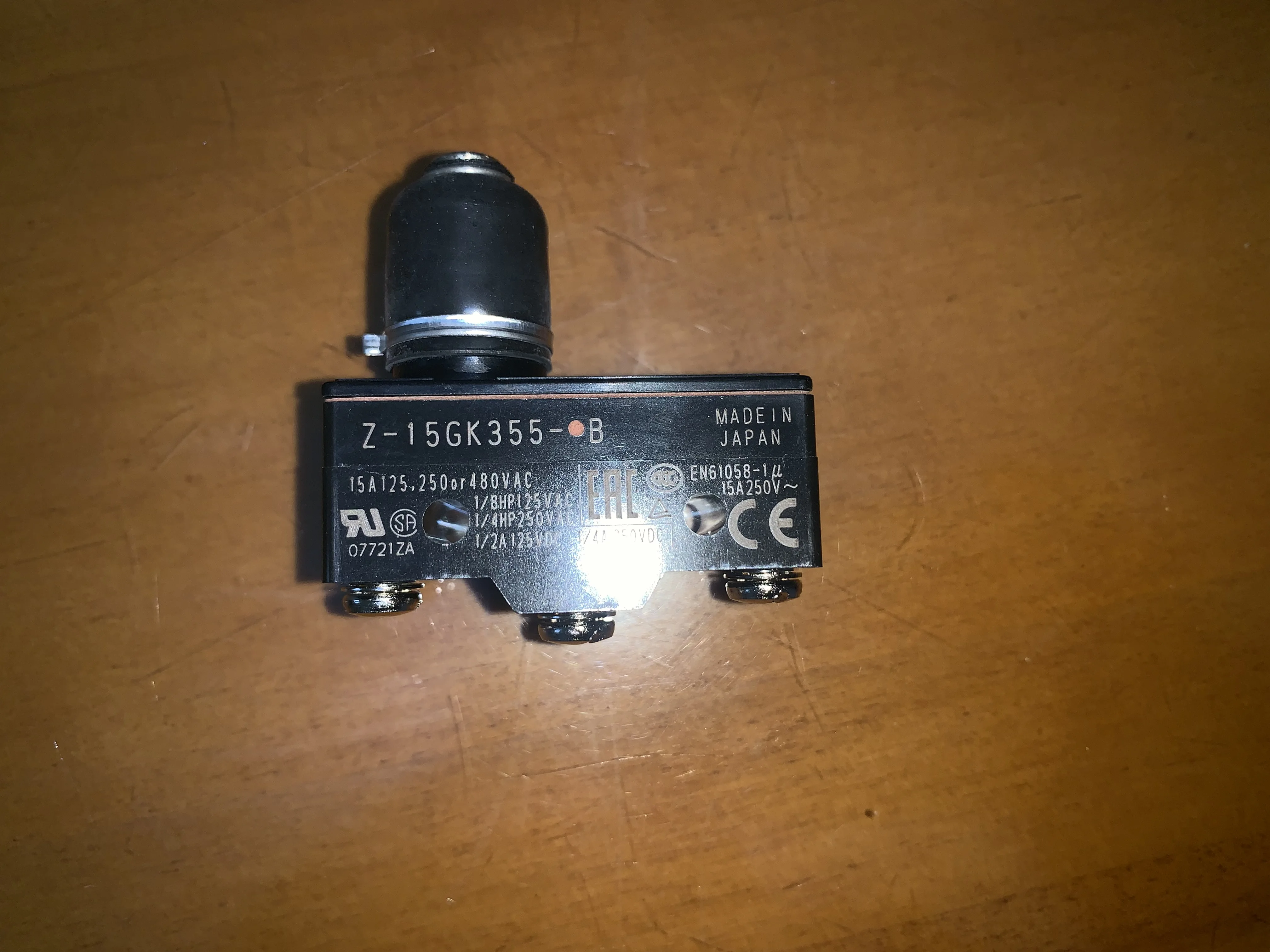 

Оригинальный оригинальный микропереключатель Omron Z-15GK55-B Z-15GK355-B -15GK655-B
