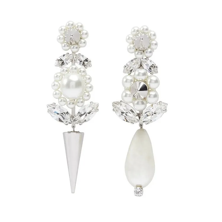 

2020 new European and American simple Korean version Girl Flower lady color asymmetric Earrings