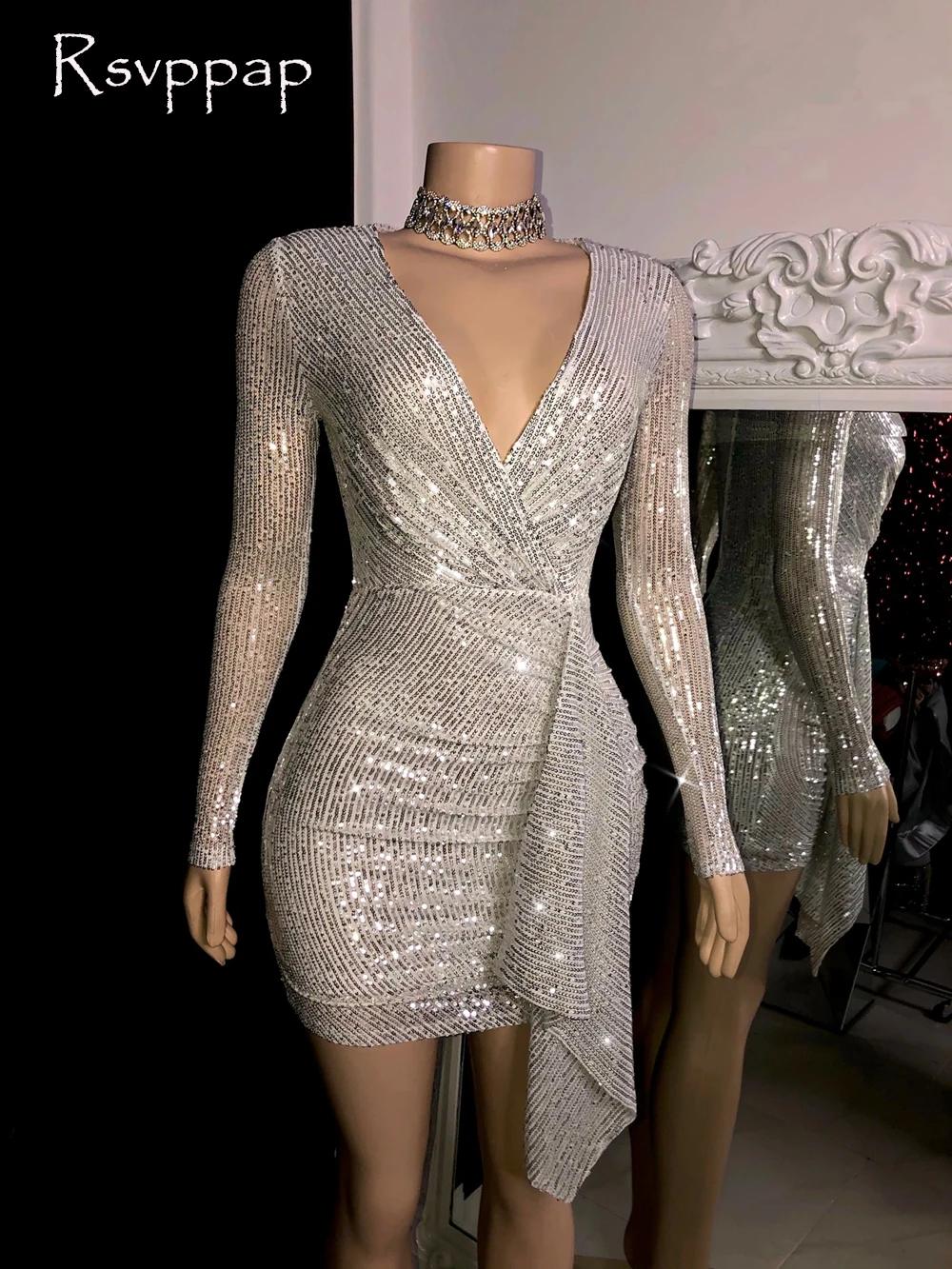 

Сексуальные короткие Серебристые платья мини для выпускного вечера с длинным рукавом и V-образным вырезом