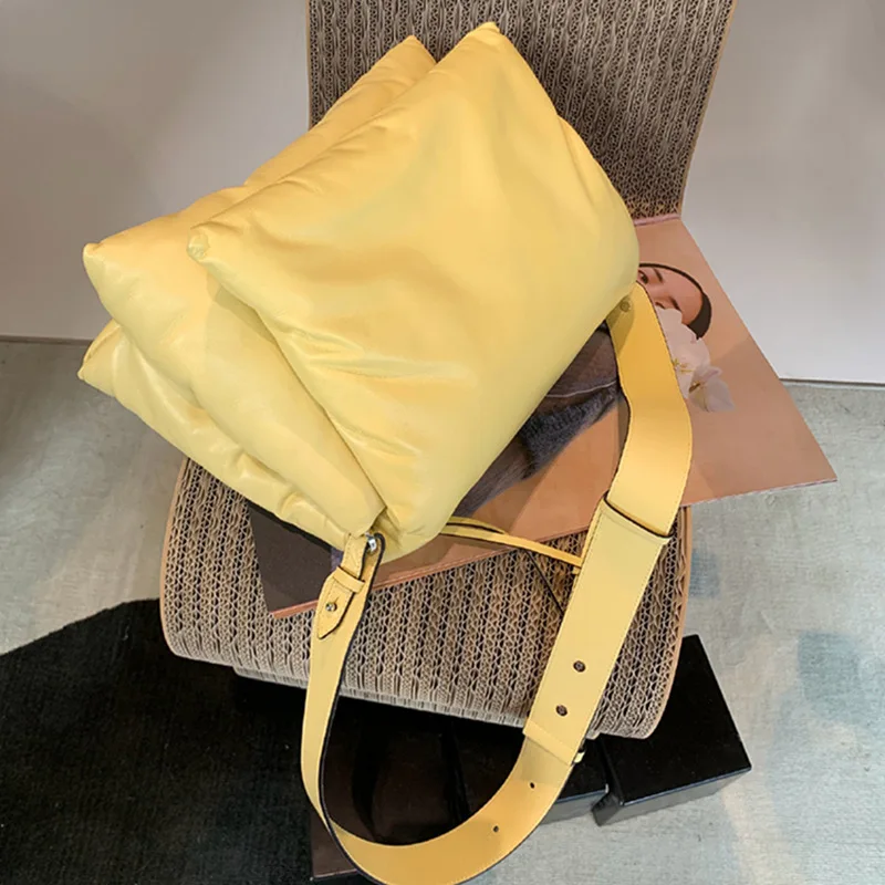 

Luxury Designer Bolso Acolchado Fluffy Fashion Casual All-match Women's Shoulder Bag Portable Large-capacity Winter 2021 Wallet