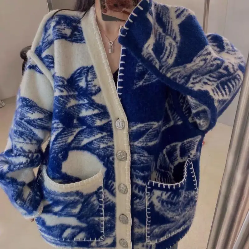 

Женский мохеровый кардиган оверсайз с V-образным вырезом и швом