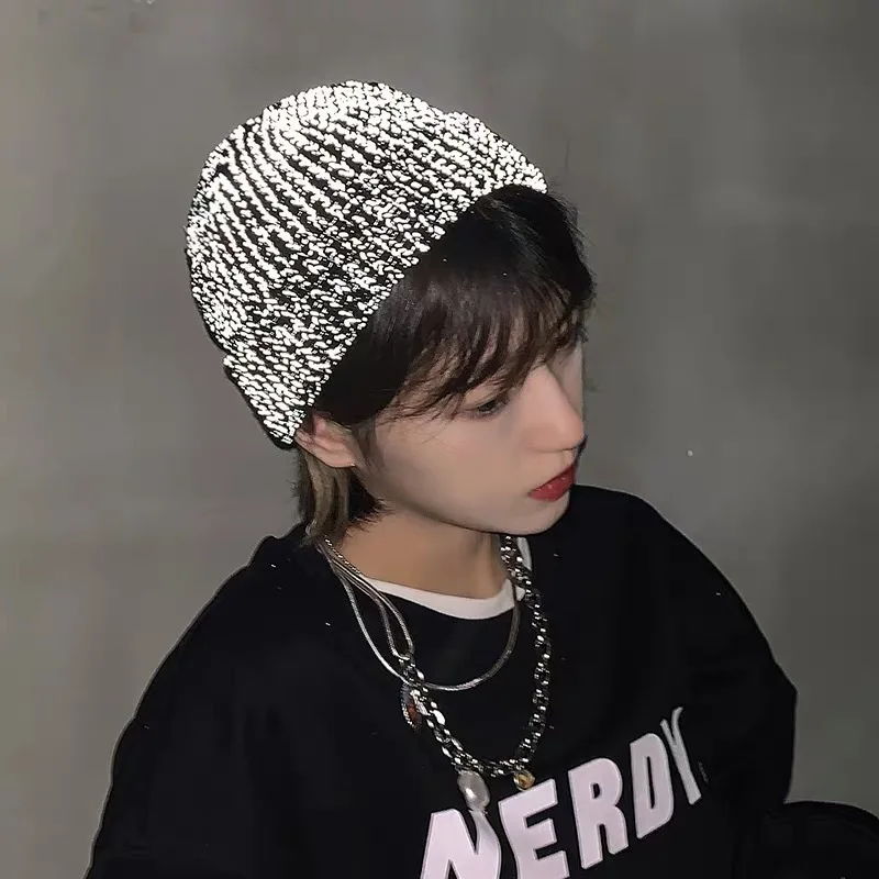 

New Design Autumn Winter Man Woman Reflect Light At Night Outing Safe Warm Windproof Fashion Knitted Skull Bonnet Beanie Hat