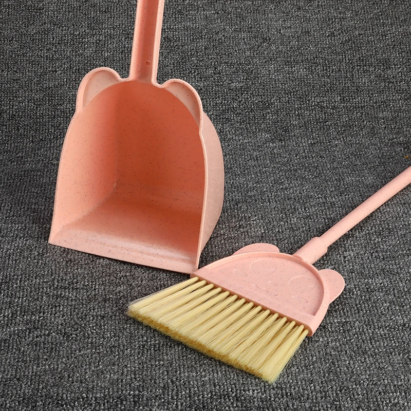 Набор из щетки и пылесборника в картонной коробке детская креативная Настольная