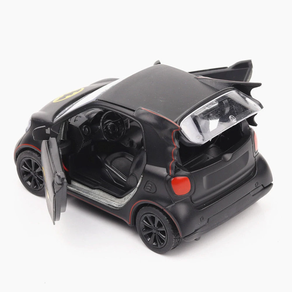 Литая модель автомобиля Smart Bat на Рождество в масштабе 1:36 черный автомобиль с